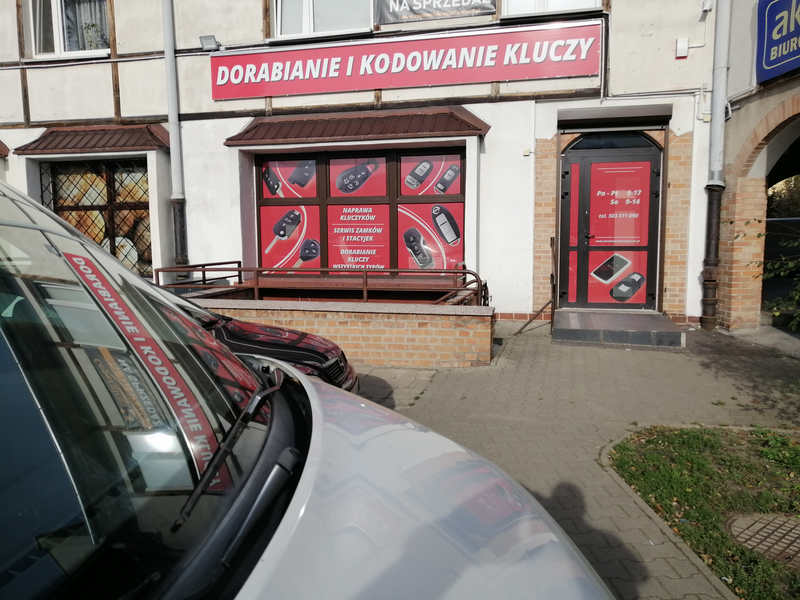 Zdjęcie na okładce dla Dorabianie i kodowanie kluczy samochodowych, awaryjne otwieranie pojazdów